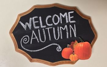 Chalk Board Paint + Wood Plaque = Wall Decor for All Seasons