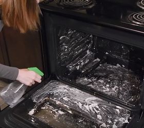 https://cdn-fastly.hometalk.com/media/2017/09/05/4222050/how-to-clean-your-oven-with-baking-soda-vinegar.jpg?size=720x845&nocrop=1