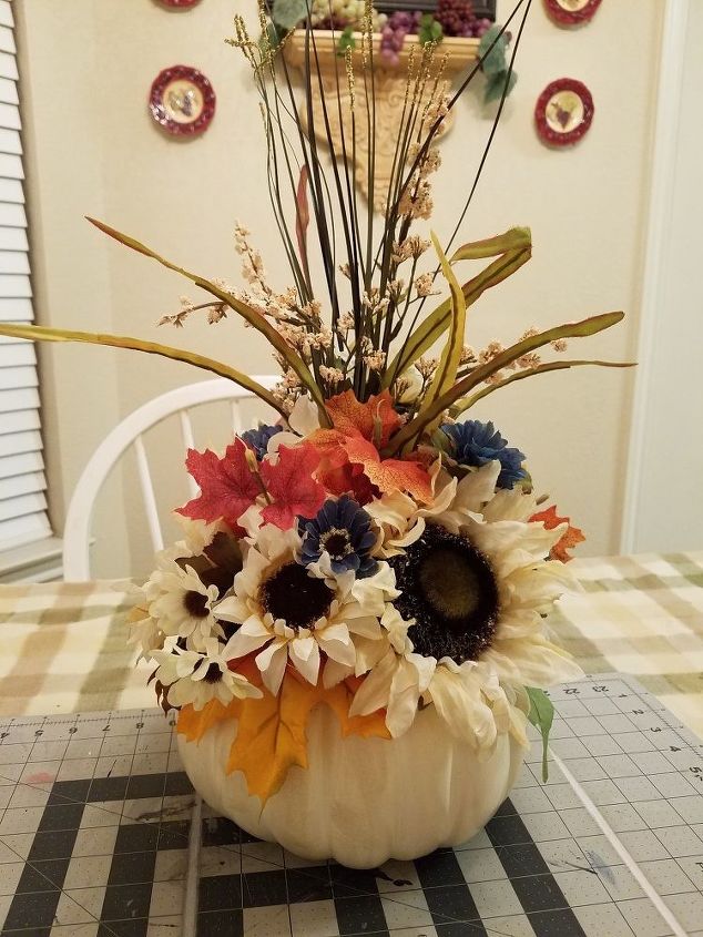 let s make a fall pumpkin centerpiece and get your home fall ready