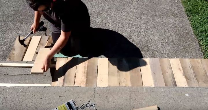 how to build raised beds using pallets