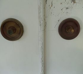 q how to clean old brass doorknobs
