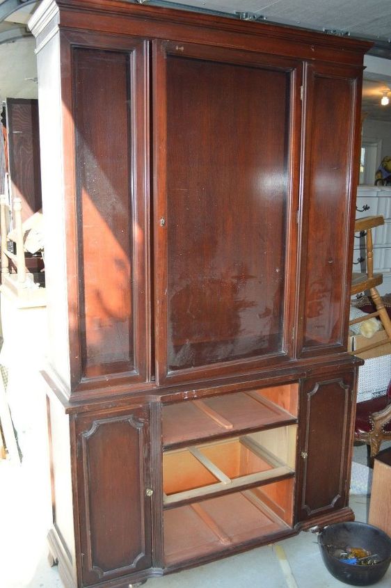chic y shabby elegant vintage mahogany china cabinet