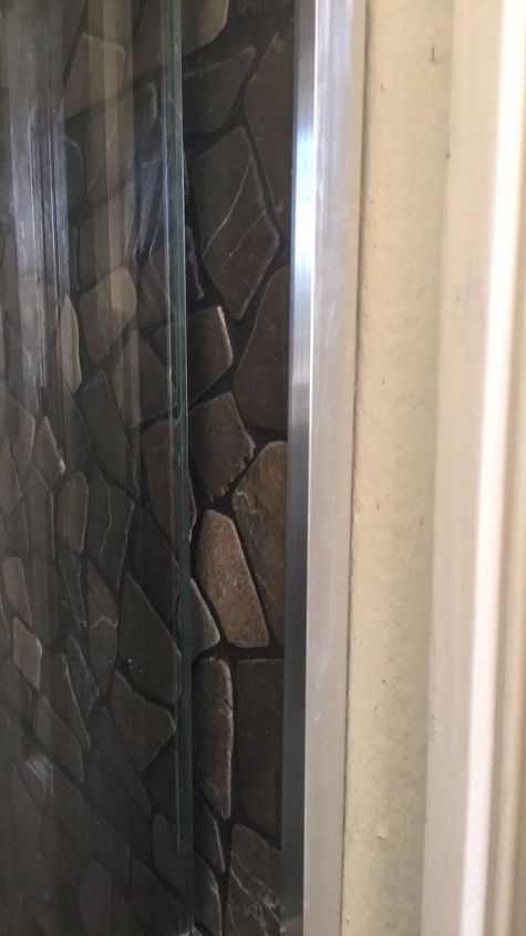 renovacin del bao con mosaico de piedra balinesa