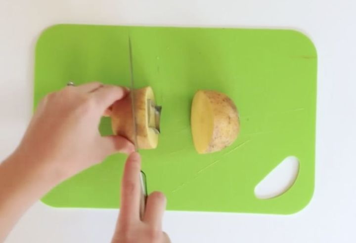 s 3 lovely ways to decorate those plain tea towels you have