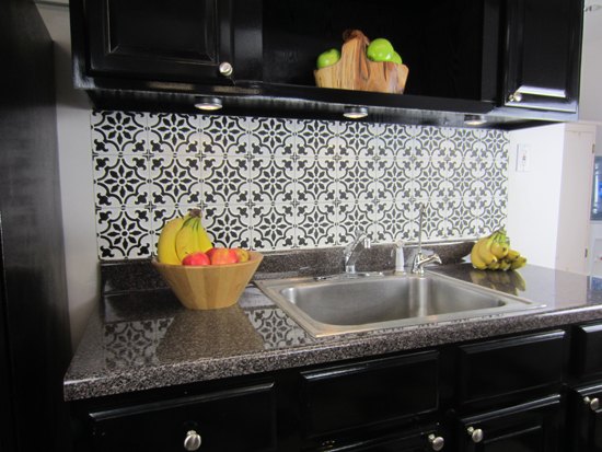 25 awesome ways to upgrade your home using stencils, Create a faux tile backsplash