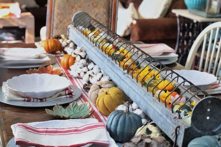 mesa de outono com alimentador de frango