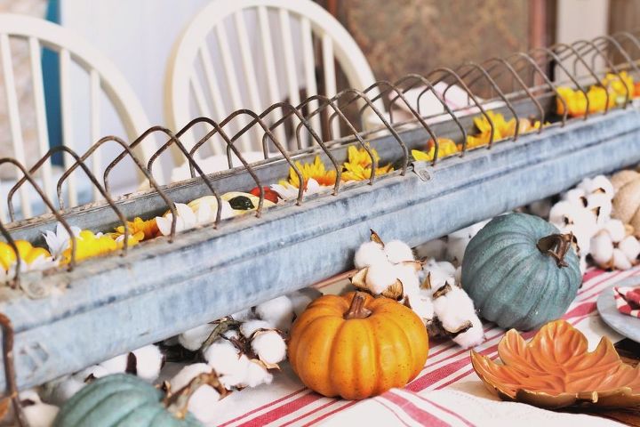 mesa de outono com alimentador de frango