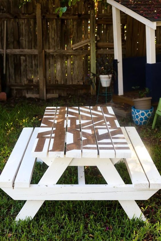 how to paint a fun pattern on a diy picnic table