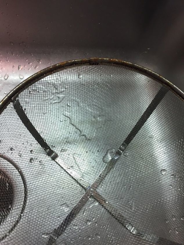 q how can i remove rust from a strainer colander