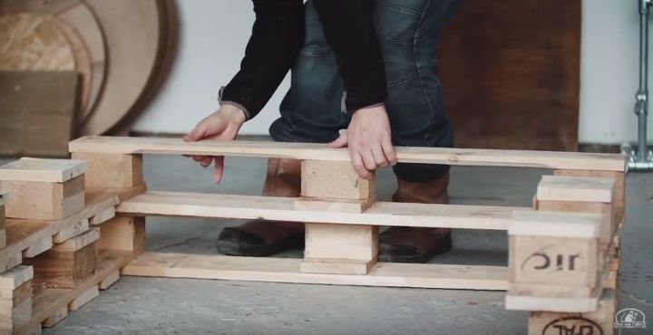 make a simple diy pallet sofa chair from recycled wood