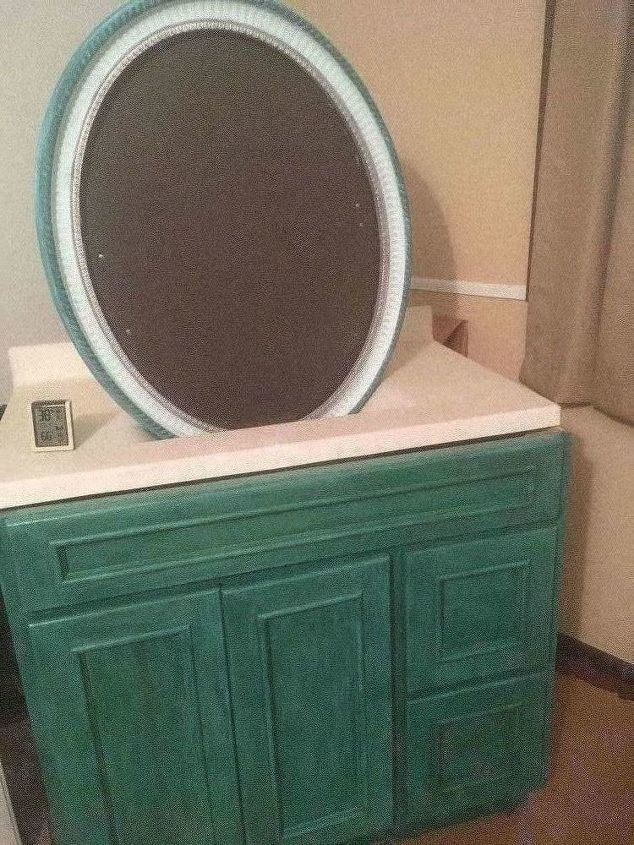 cambio de imagen del espejo del lavabo con saliva de unicornio y pintura plateada