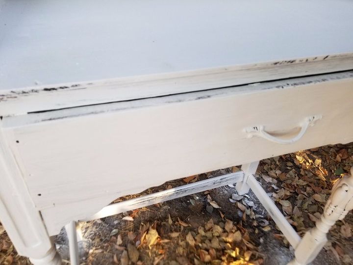 5 escritorio roto y golpeado