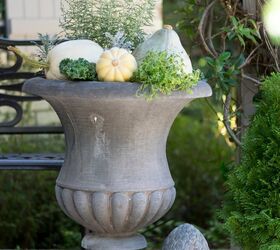 ideia de jardim de outono com legumes e ervas