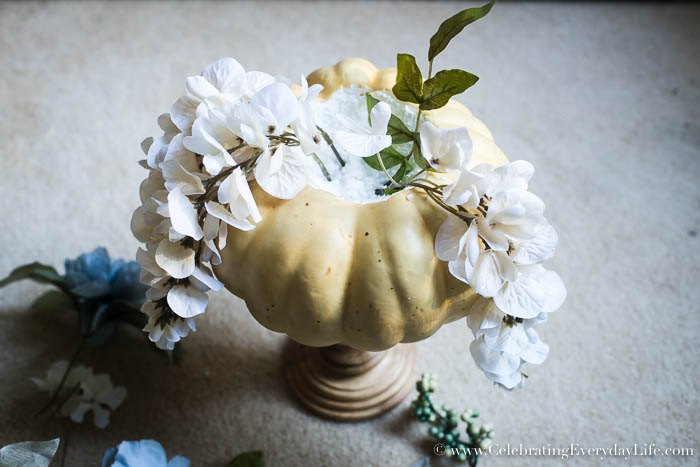 centro de mesa fcil con flores de calabaza