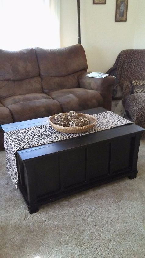 turn an old toy chest into a lift top coffee table