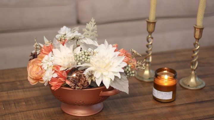 centro de mesa con colador de flores de otoo