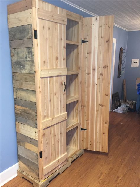 how to make a pantry out of pallets