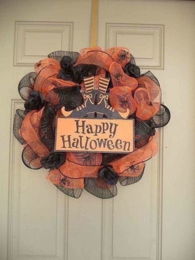 otro diy con artculos de dollar tree mi primera corona de malla de halloween