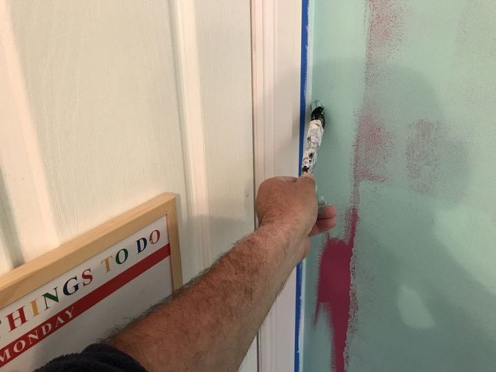 um truque simples para obter um acabamento de pintura profissional em uma parede