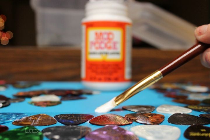 26 stunning ways to use mod podge in your home, Transform a table with guitar picks
