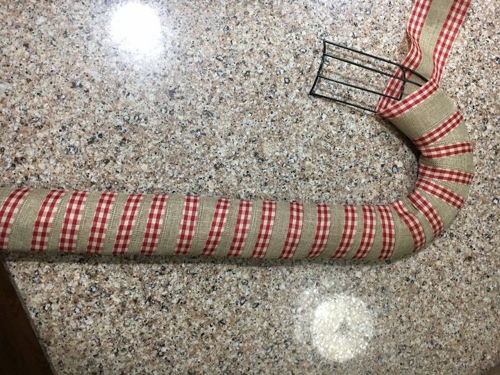 candy cane door hanger in less than 10 minutes