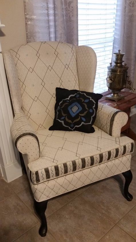 cadeira de tecido decorada