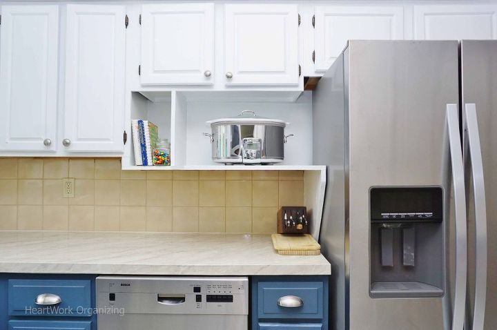 get the trendy kitchen cabinet color combo