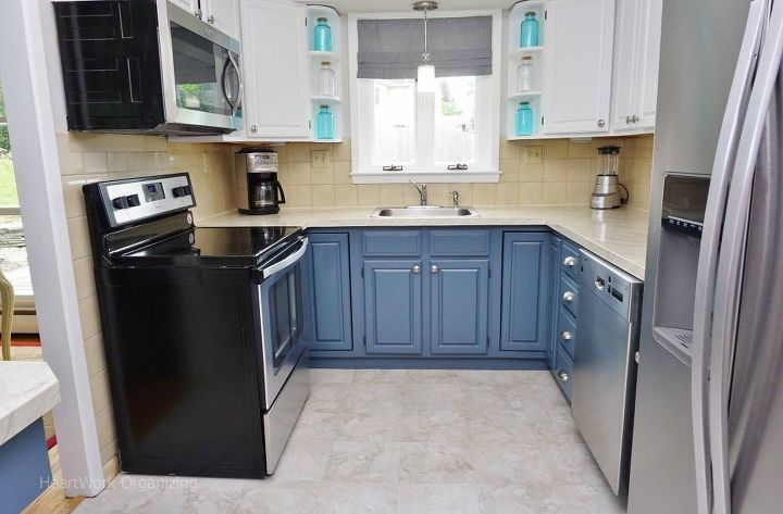 get the trendy kitchen cabinet color combo