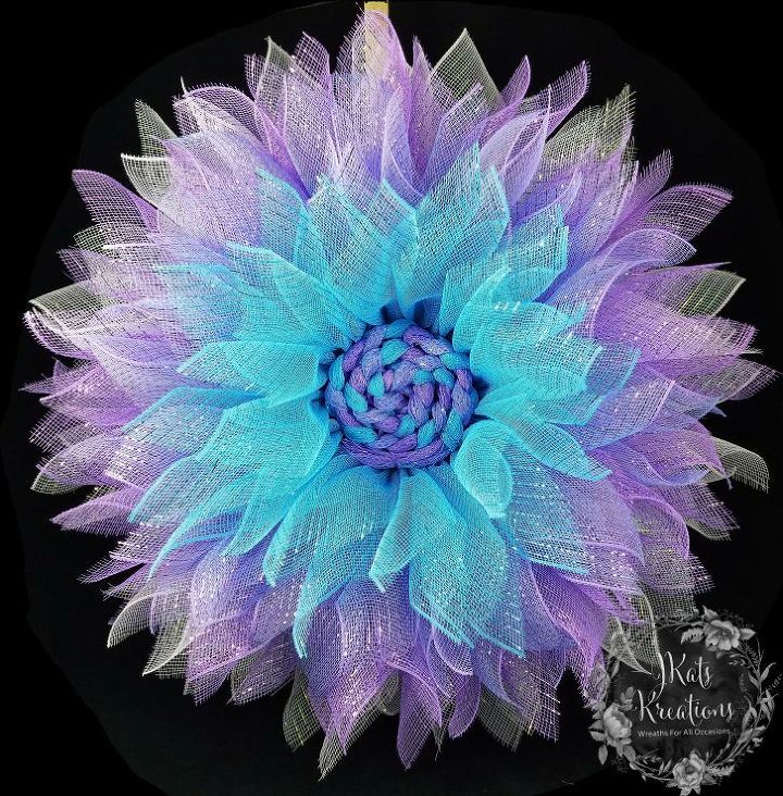 deco mesh single petal flower wreath tutorial, Finished wreath with my braided center