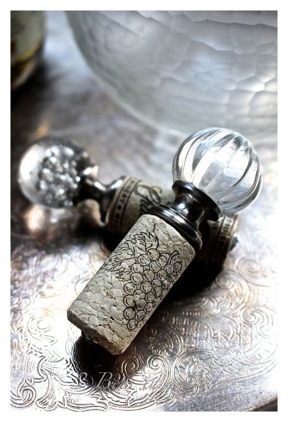 use suas rolhas velhas para essas 25 ideias engenhosas, Como fazer lindas rolhas de garrafa de corti a de vinho e puxadores de gaveta