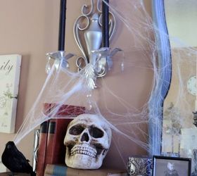 un manto de halloween inspirado en una biblioteca espeluznante y embrujada