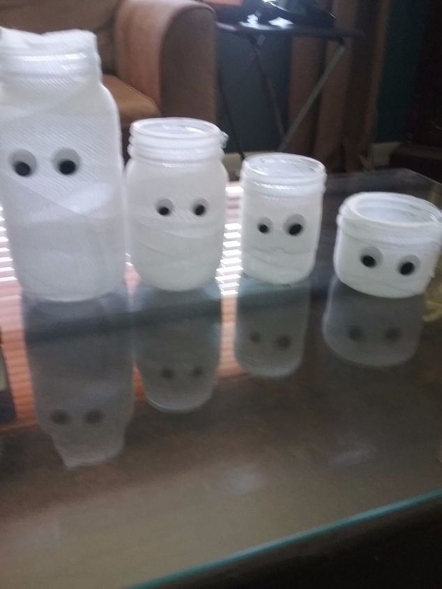 familia de momias en mason jar