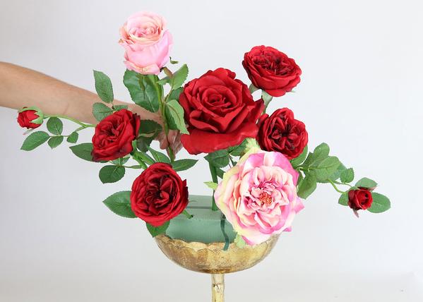how to make a rose centerpiece