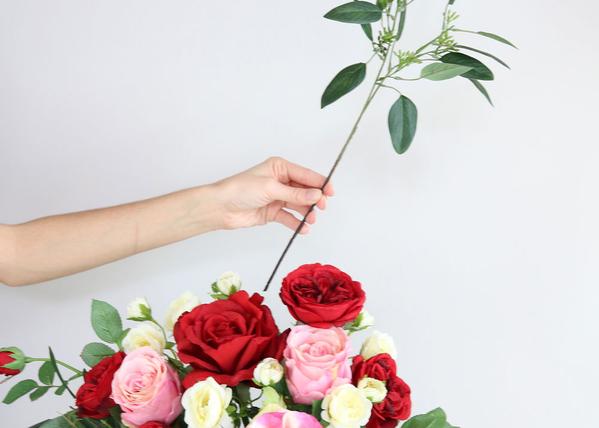 como fazer um centro de mesa com rosas