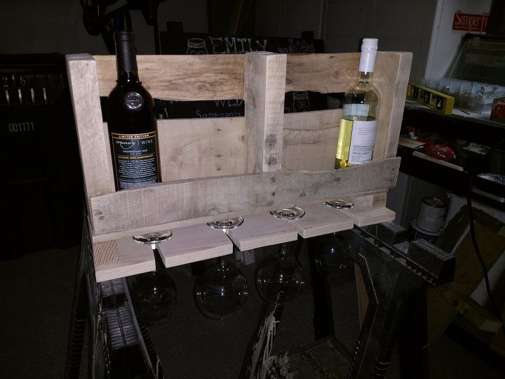 old wooden pallet to rustic wine rack