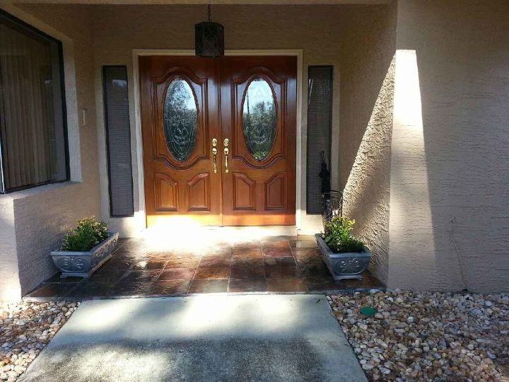 q front entrance patio