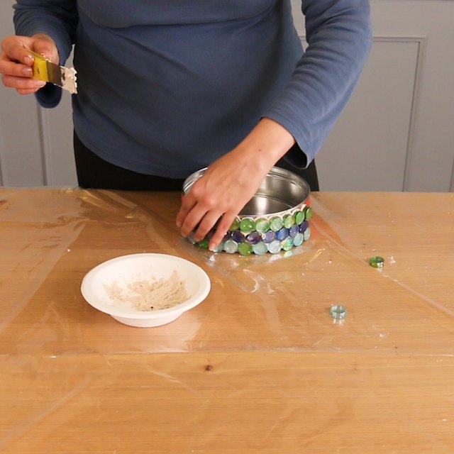 s 3 absolutely adorable ways to display your plants, Step 2 Cover entire tin with stones