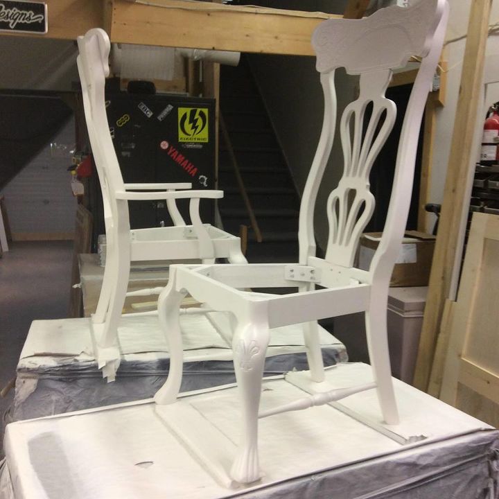 sillas de comedor de estilo vintage reciben un cambio de imagen moderno