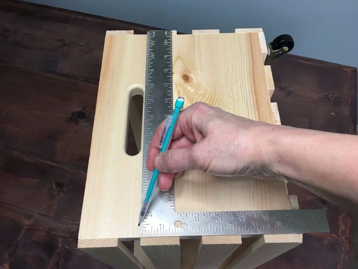paso a paso convierte las cajas en las piezas perfectas para tu hogar, Paso 4 Marcar la altura y cortar el exceso de madera