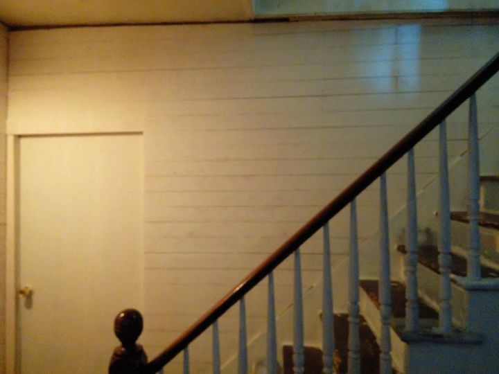 actualizacin del proyecto en curso fixer upper parte dos, el hueco de la escalera despu s de a adir madera y pintura