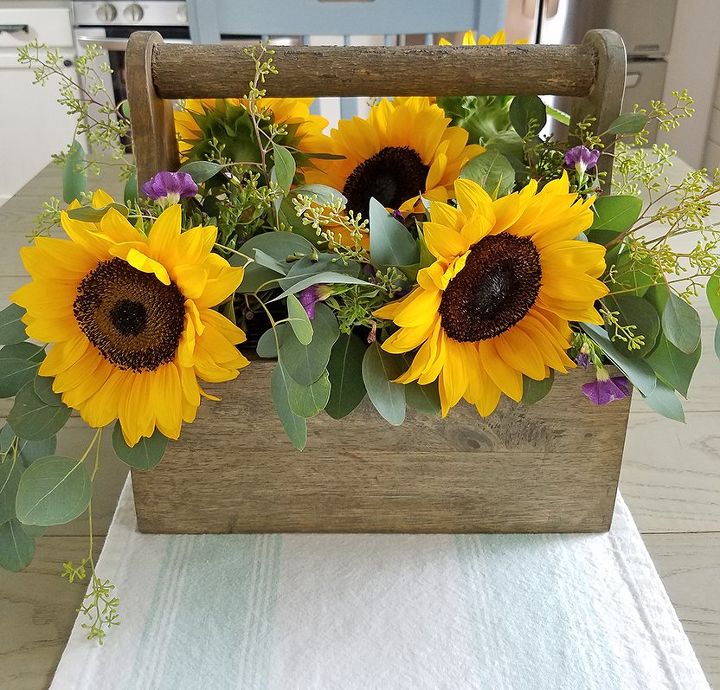 rustic sunflower centerpiece