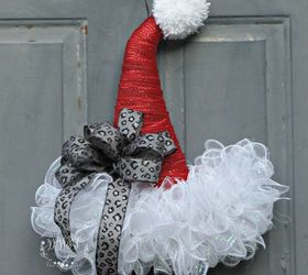 santa-hat-wreath-hometalk