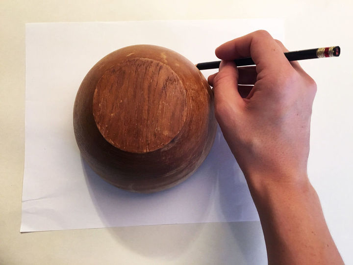 s 3 gorgeous and unique ideas to display your plants, Step 1 Trace the lip of a wooden bowl