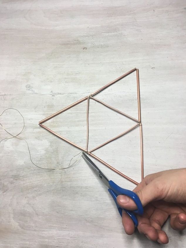 s 3 gorgeous and unique ideas to display your plants, Step 5 Make last triangle and trim the wire