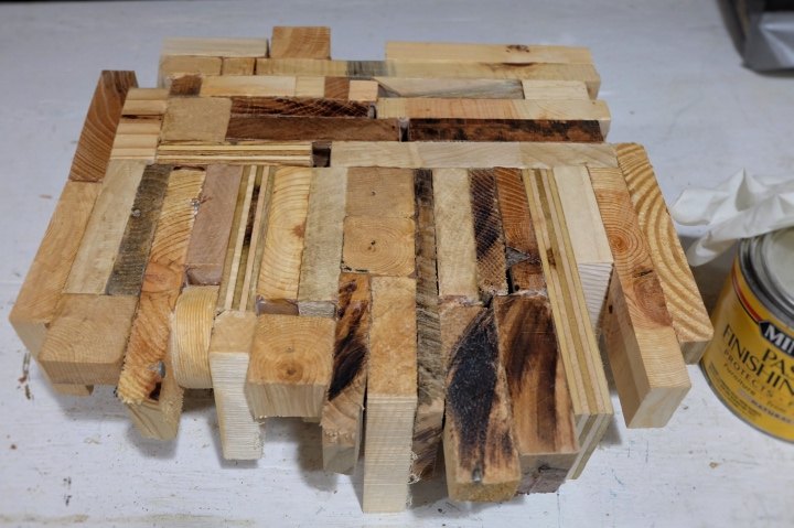 mesa de madeira de sucata quase grtis