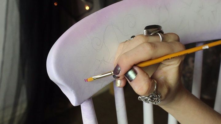 silla pintada a mano