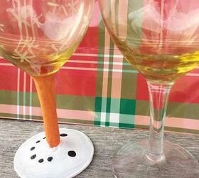 holiday painted wine glass