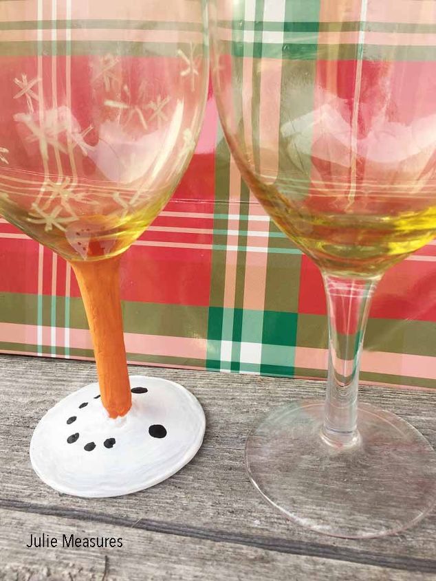 holiday painted wine glass