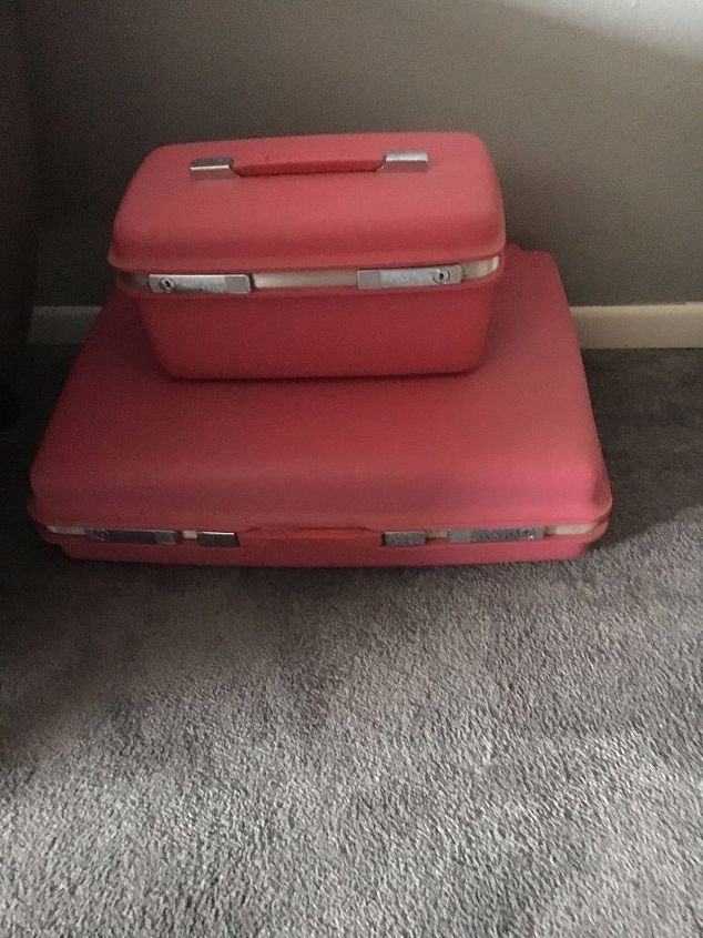 q how to make luggage into end table