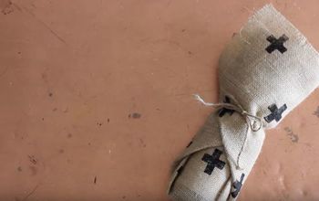 DIY Wine Gift Wrap With Burlap + DIY Potato Stamp